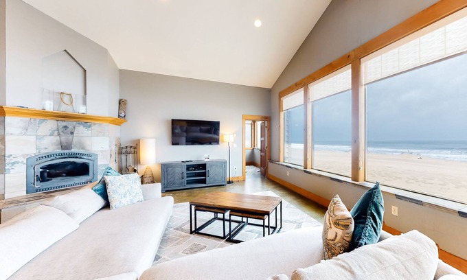 Kiwanda Shores House | Gorgeous oceanfront home with incredible views of Haystack Rock - dog-friendly