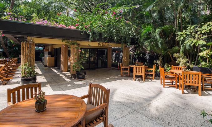 Waikiki Condo | Gorgeous One Bedroom Bamboo Blocks from the Beach by RedAwning