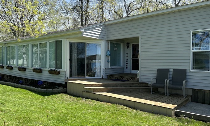 Cape Vincent Cottage | Gorgeous open floor plan cottage on the shore of Lake Ontario