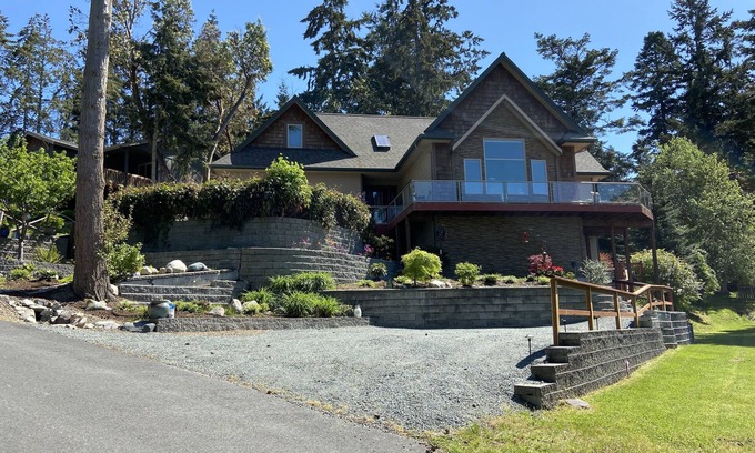 Coupeville Apartment | Gorgeous Property with private entry and backyard & pets welcome!