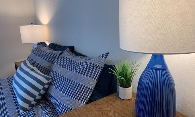 Saratoga House | Gorgeous Queen Bedroom in Lg Saratoga House - Cars Available