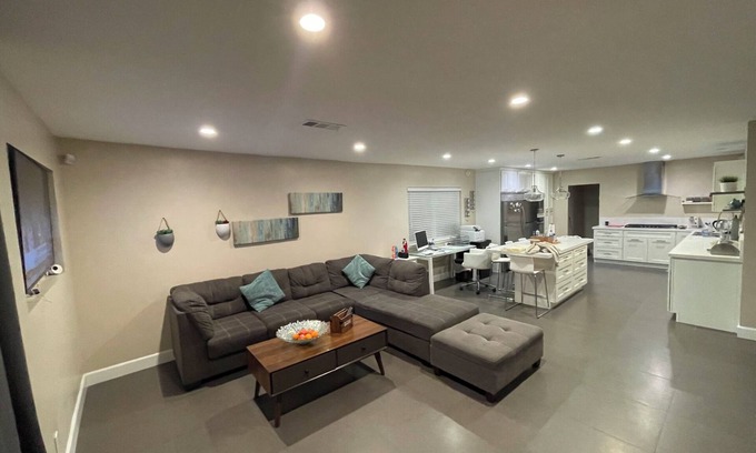 Canoga Park House | Gorgeous Remodeled 3 Beds, 2 Baths in Prime location.