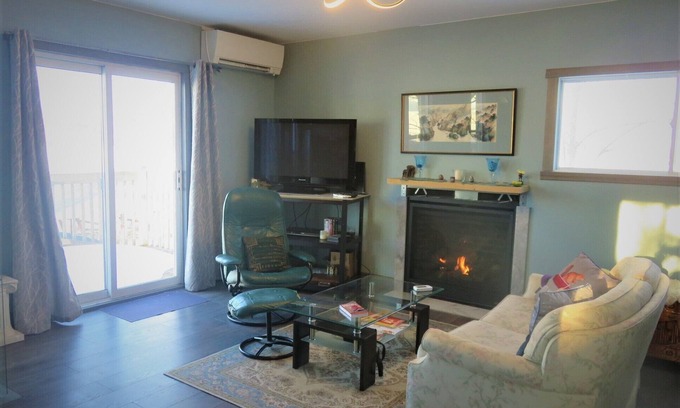 Champlain Ski Chalet | Gorgeous riverfront - cosy villa with all amenities and comforts
