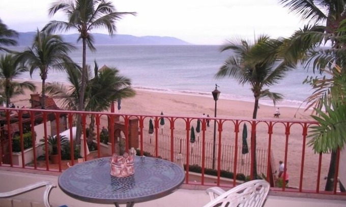Emiliano Zapata Condo | Gorgeous Romantic Zone Beachfront condo with Spectacular View!