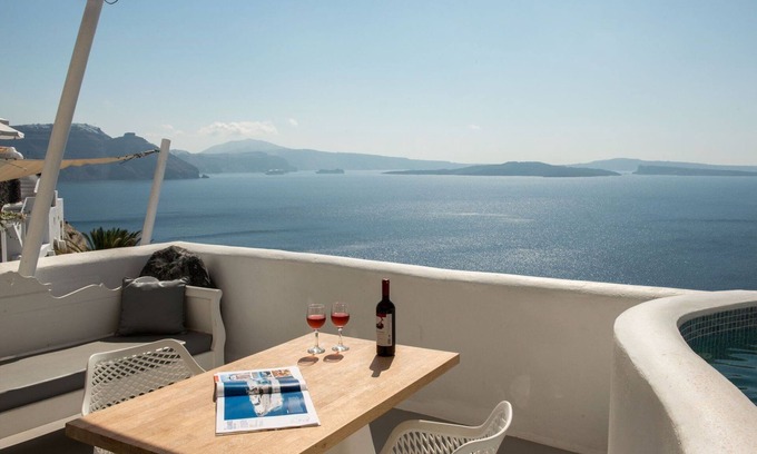 Oia Villa | Gorgeous Santorini Suite | Senior Suite | Breathtaking Caldera Sea & Sunset.