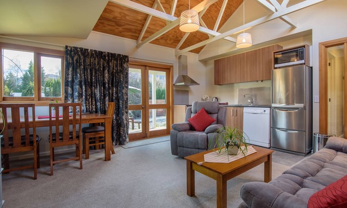 Speargrass Flat Apartment | Gorgeous Two-Bedroom Apartment below Coronet Peak