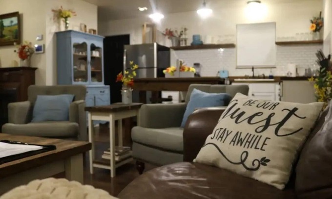 Electra House | Gorgeous Two Bedroom Modern Farmhouse Cottage