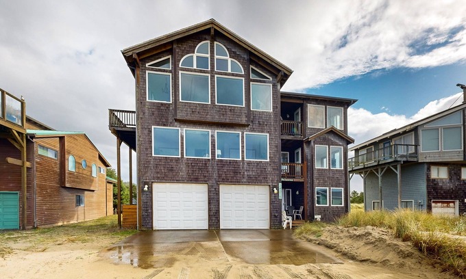 Kiwanda Shores House | Gorgeous waterfront home with ocean views, a furnished deck, & beach access
