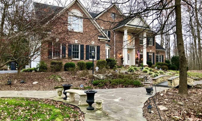 Leesburg House | Gorgeous, Wooded 3 Acre Estate -5 Bed/4 Bath-Leesburg/Brambleton/Aldie area