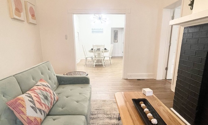 Mosby House | Gorgeously Renovated for Work or Play! 5 mins to Downtown RVA and VCU!