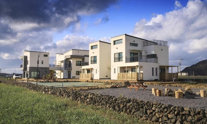 Hallim House | Gosan Irang
