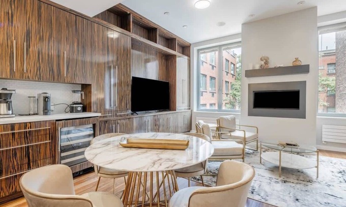 Hell's Kitchen Apartment | Gotham House III by RoveTravel | Lux 4BR PH w/Roof