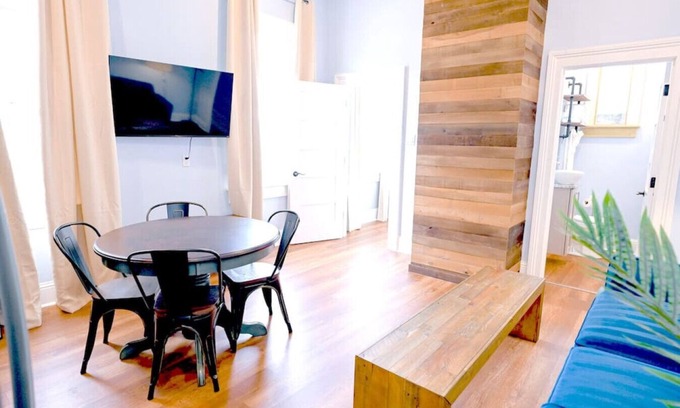 Treme Apartment | Governors Apartment - 2 bedroom - Steps to FQ