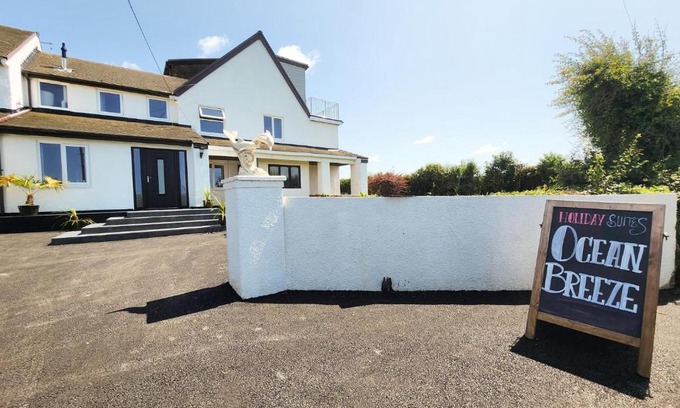 Port-Eynon Apartment | Gower Hideaway - 3 Bed Apartment - Ocean Breeze