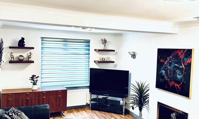 Aberdeen House | Grace Court, Exquisite 3 Bedroom, located in a serene environment in Aberdeen!