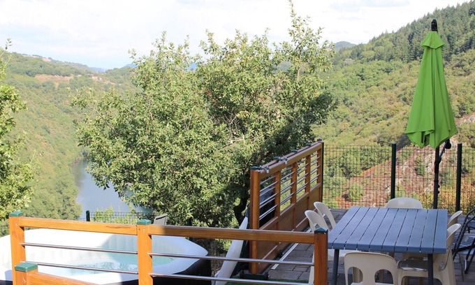 Montclar House | Graceful Holiday Home in Montclar with bubble bath