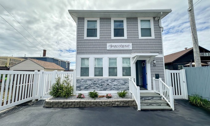 Salisbury Beach House | Graceland - Steps to the Beach