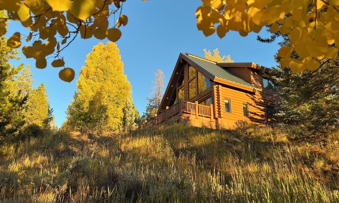 Innsbruck Val Moritz House | Granby 5BR Cabin on Private Wooded Lot - VIEWS!, HOTTUB, + FIREPIT!