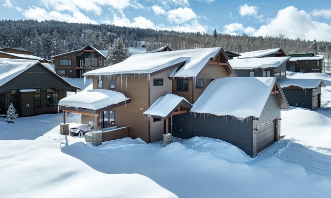 Silvercreek House | Granby Ranch Ski In/Out, 5 min. walk to Quick Draw, Whole House, 2-car garage