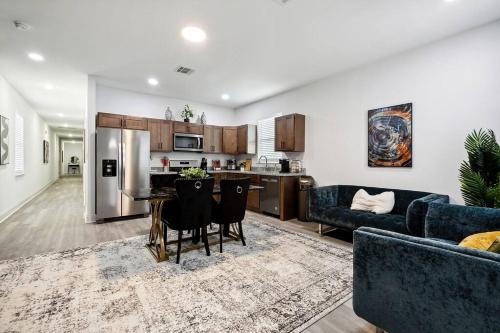 Saint Claude Apartment | Grand 10-Bedroom Oasis in NOLA