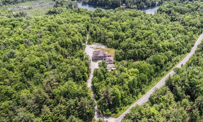 Washago Villa | Grand 10BR 9BA Waterfront Retreat Near Muskoka | Sleeps 30 | Perfect for Events
