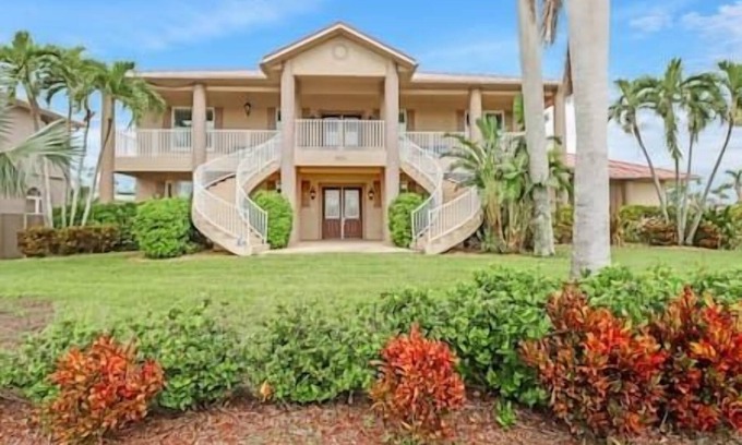 McGregor House | Grand 4250 Sq Ft Canal Access
