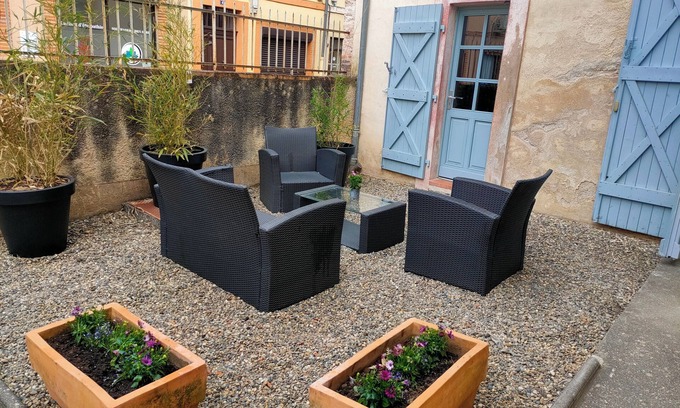 Moissac Apartment | Grand Appartement Avec Cour, Idéal Pour les Familles. Animaux Acceptés !