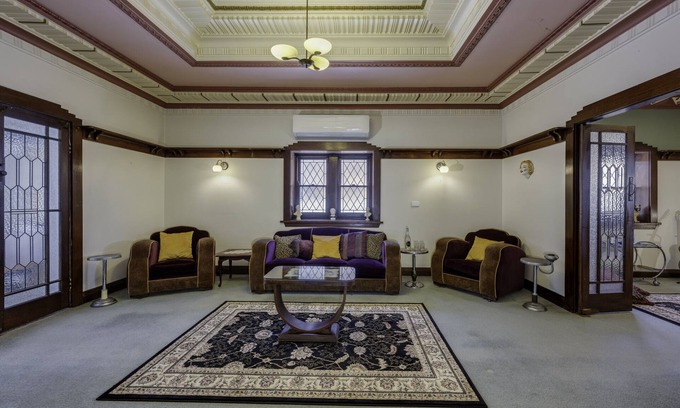 Hamilton House | Grand Art Deco Home. Centrally located in cosmopolitan Hamilton - Newcastle