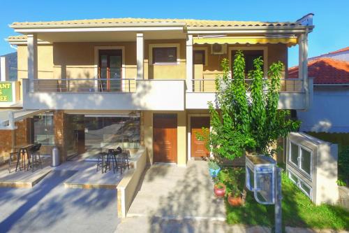 Chrisi Akti Apartment | Grand Blue Apartment