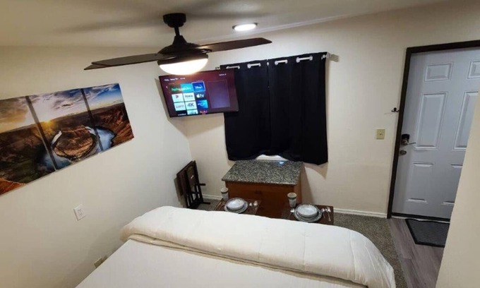 Valle House | Grand Canyon Studio w/Full Kitchen & King Bed