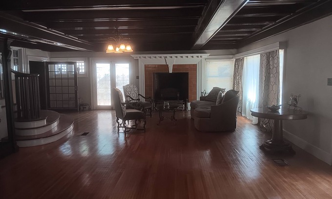 Gentilly Terrace House | Grand gorgeous home with 6 separate beds!