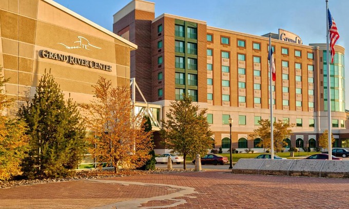 Dubuque Resort | Grand Harbor Resort and Waterpark