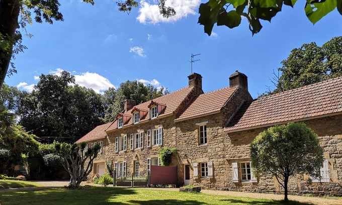 Locoal-Mendon House | Grand Hermely - LOCOAL-MENDON