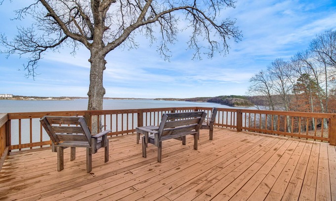 Dennis House | Grand Lake Views: Pet-Friendly Jay Getaway!
