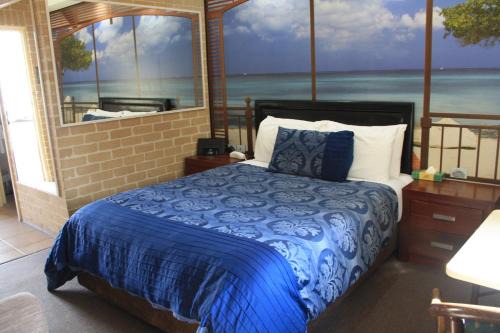 Queanbeyan East Hotel | Grand Manor Motor Inn