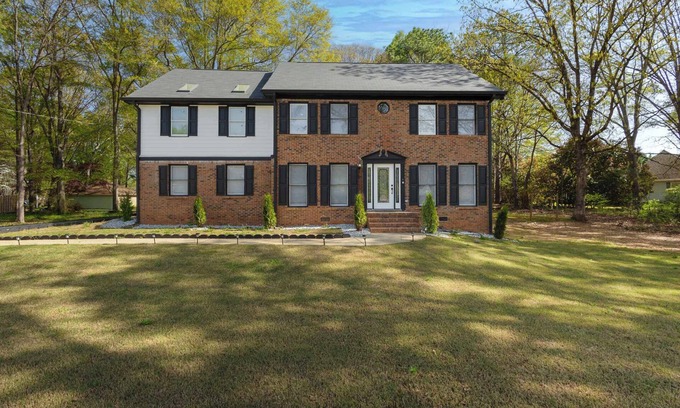 Ellenwood House | Grand Modern Home On 1Acre Land w/Firepit & Grill