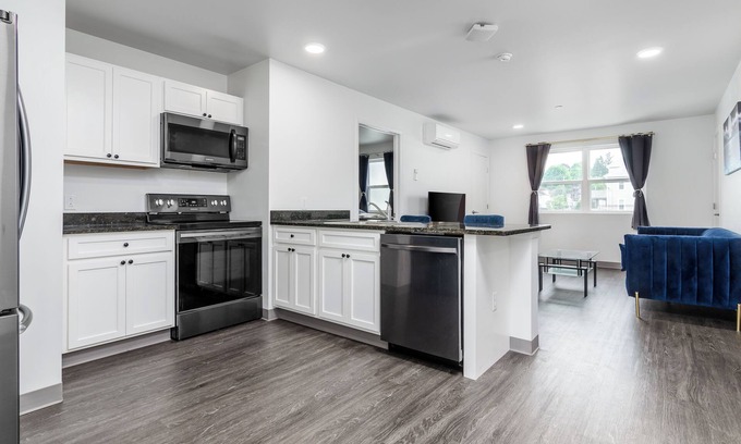 Johnson City House | Grand Monarch! Luxury Boutique Living! Best for Extended Stays!