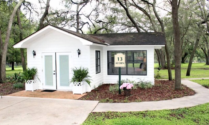Weirsdale Cottage | Grand Oaks Resort