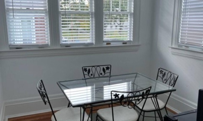 Charleston Apartment | Grand Old White Capitol View Suite