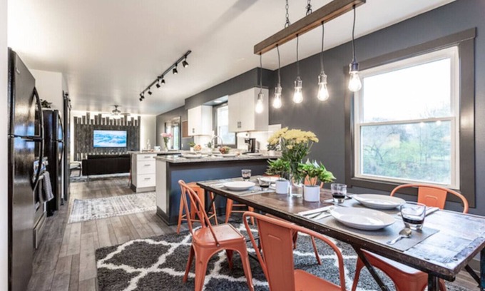 Westfield House | Grand Park Team Stay 5BD/2.5BA/4BR/Deck/Yard