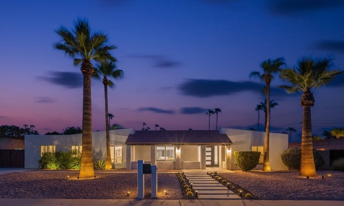 Raskin Estates House | Grand Retreat w/Heated Pool & Cozy Fire Pit