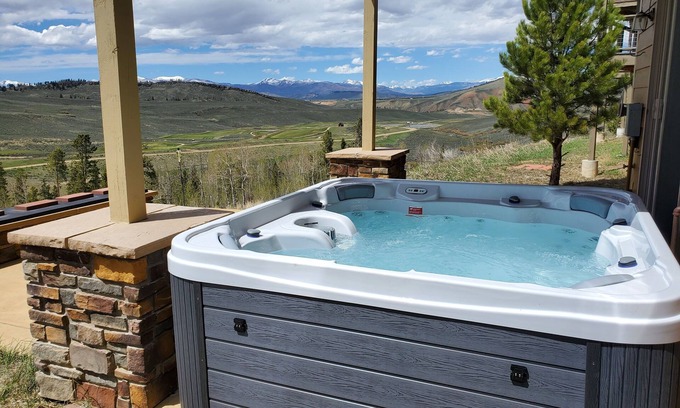 Silvercreek House | Grand View at Granby Ranch 3bd + Loft Townhouse