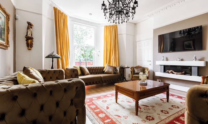 Liverpool House | Grand Villa: 6 En-Suites, Hot Tub, Cinema Room, Private Parking & Park View
