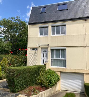 Le Chemin Vert House | Grande maison avec jardin