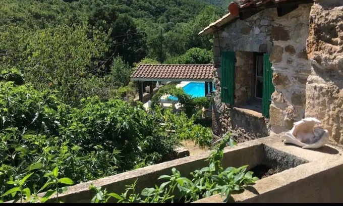 Les Plans House | Grande Maison de Campagne Avec Piscine , Idéal Pour les Familles