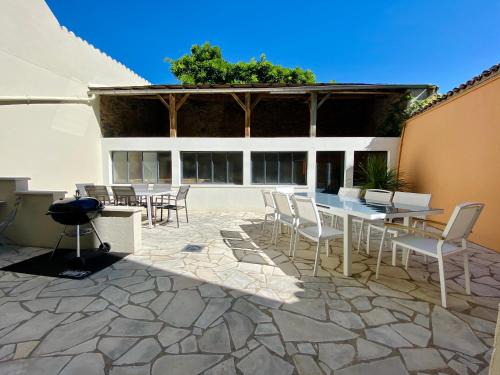 Mauleon House | Grande maison de ville MALO LEONE 250m2 pour 15 personnes proche du Puy du Fou