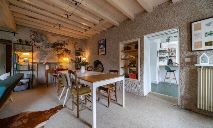 Creuzier-le-Neuf Cottage | Grande Maison design, terrasse, jardin, parking