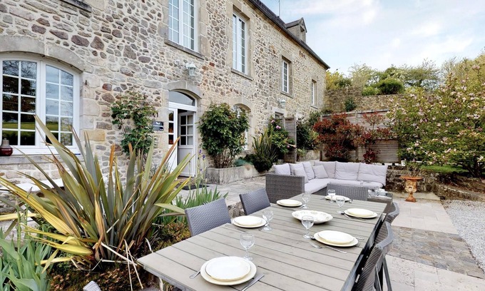 Tamerville Cottage | Grande Petite Duckerie 15pers : jacuzzi, 15min sea