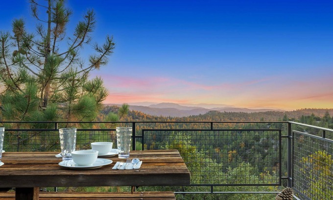 Idyllwild House | Grande Vista: Romantic Contemporary Cabin with Stunning Views