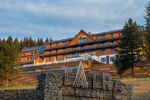 Velke Karlovice Hotel | Grandhotel Tatra